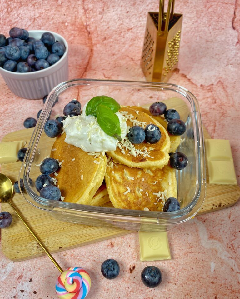 Jakie przepisy na zdrowe desery wybrać? Pomysły na niskokaloryczne i dietetyczne desery fit